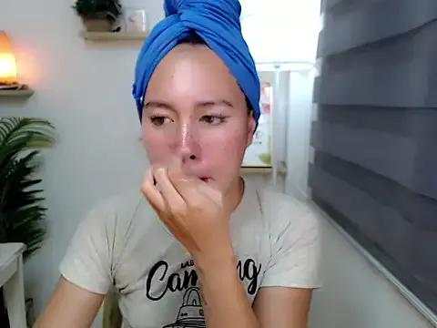Innocent_katty from StripChat is Freechat