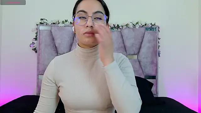 Iris_mandarinne from StripChat is Freechat