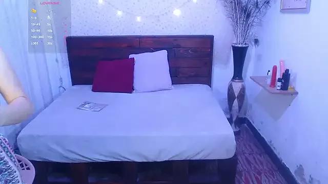 Isabela_Naughty from StripChat is Freechat
