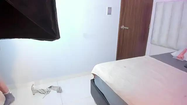 Isabella_Crofts from StripChat is Freechat