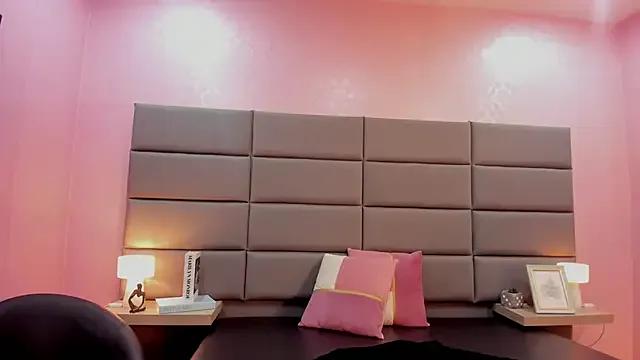 Isabella_Marsh from StripChat is Freechat