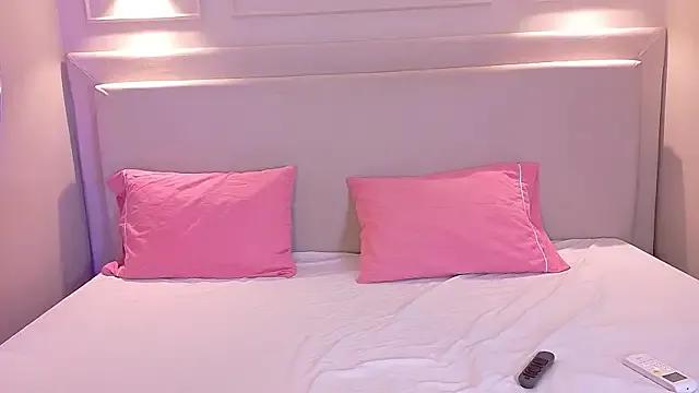 IsabellaPorcella from StripChat is Freechat