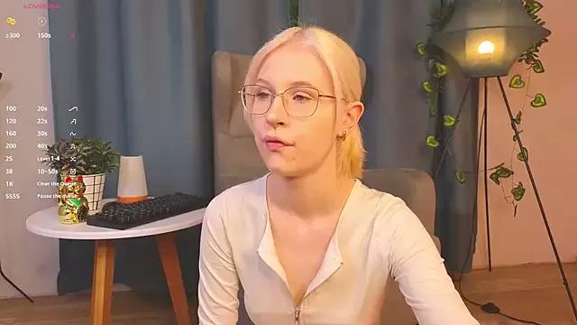 ishowulove from StripChat is Freechat