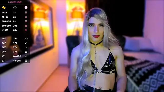 Issabella_Davinci from StripChat