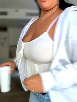 ItsmeDannax from StripChat is Freechat