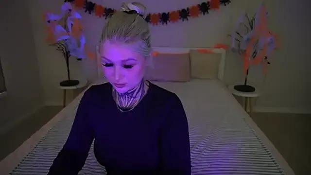 IvyLaurent from StripChat is Freechat