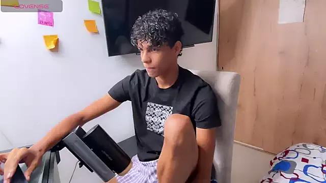 JamesDreams from StripChat is Freechat
