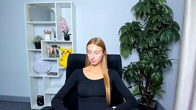 JaniceNguyen from StripChat is Freechat