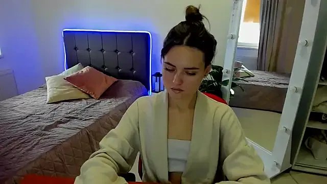 Jessy_lil from StripChat is Freechat