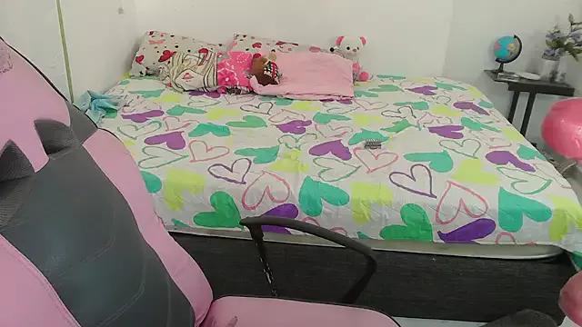 Juicy_elenxx from StripChat is Freechat
