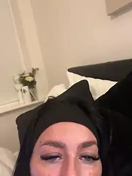 juicylucie from StripChat is Freechat