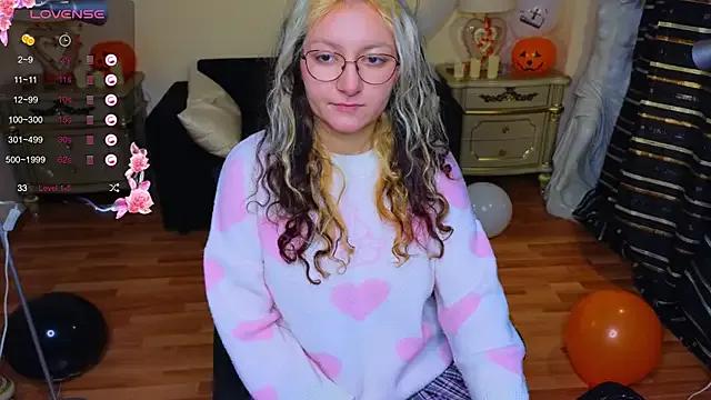 JuicyLullu from StripChat