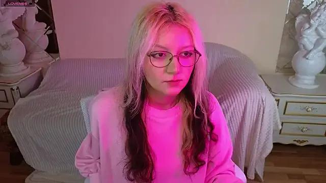 JuicyLullu from StripChat is Freechat