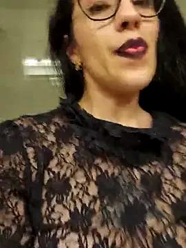 JuicyLya from StripChat is Freechat