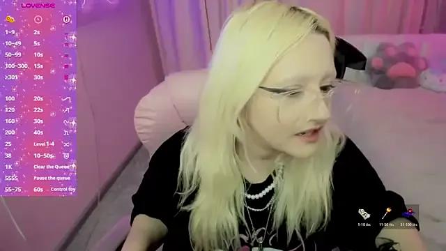 JuliaSharkk from StripChat is Freechat