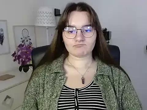 Julie_Diamond from StripChat is Freechat