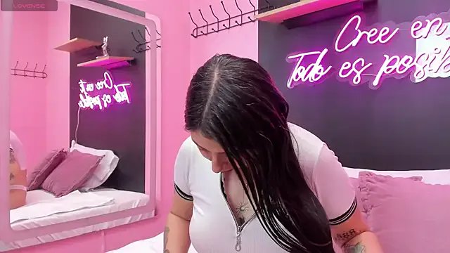 JuliethCruz_ from StripChat is Freechat