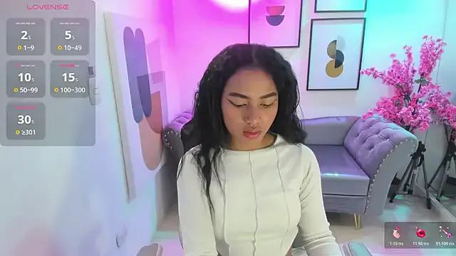 Juliie_coper from StripChat is Freechat