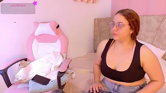 Karina_Wong from StripChat is Freechat