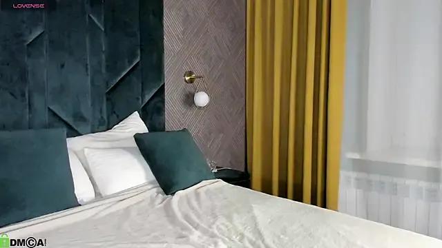 KarinaBroks from StripChat is Freechat