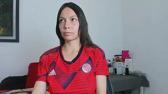Karla_Goldenst from StripChat is Freechat