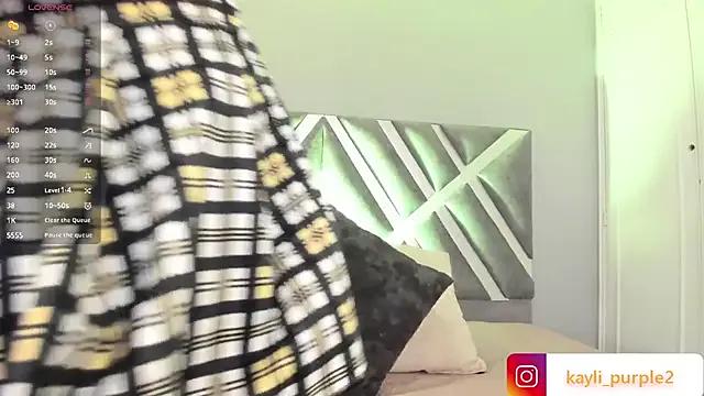 Kaylii_purple from StripChat