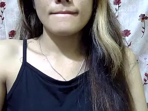 Kayra__00 from StripChat