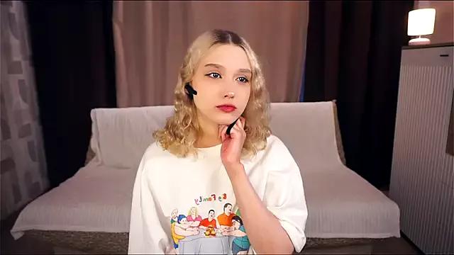 KelleLillie from StripChat is Freechat