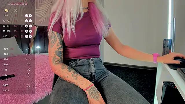 Kira_Key from StripChat is Freechat