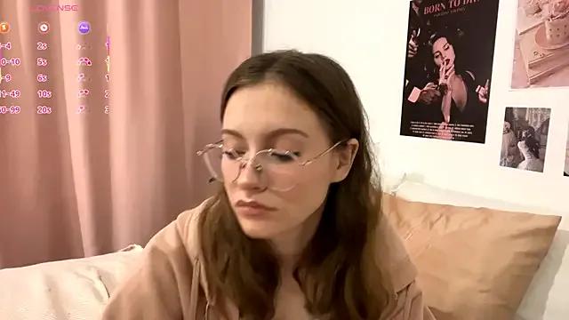 Kira_Sanders from StripChat is Freechat