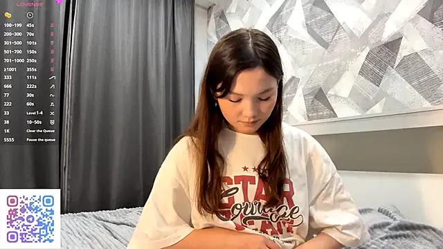 KiraVelvet from StripChat is Freechat