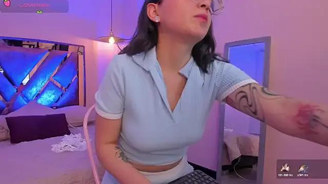Kittyy_patitas_suaves from StripChat is Freechat
