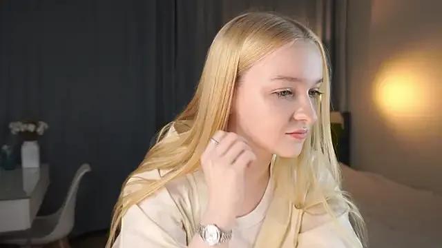 KrishnaSimmons from StripChat is Freechat