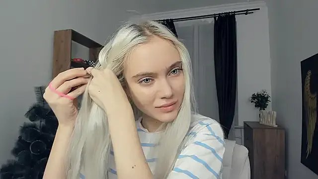 KristalCrowner from StripChat