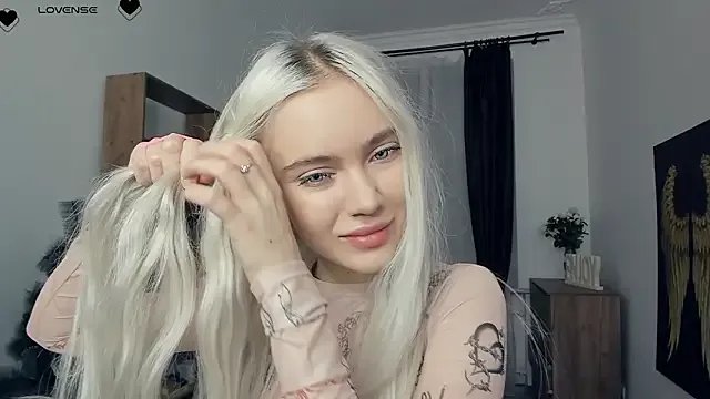 KristalCrowner from StripChat