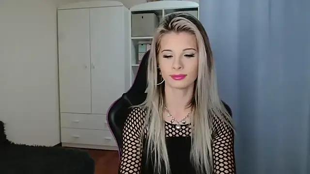KristineGlow from StripChat is Freechat