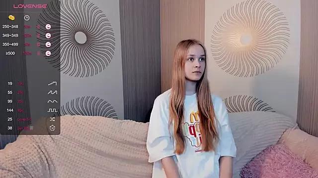 KylaNahari from StripChat is Freechat