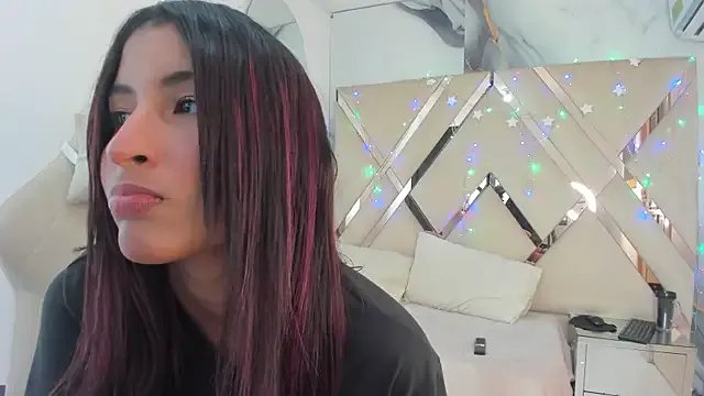 Freechat Ladymadinght on StripChat