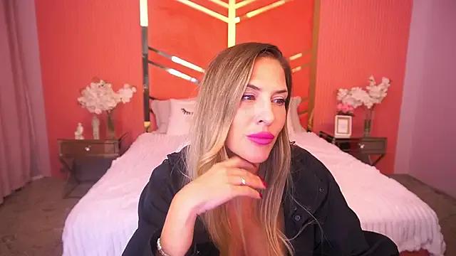 LadyyLaura from StripChat is Freechat