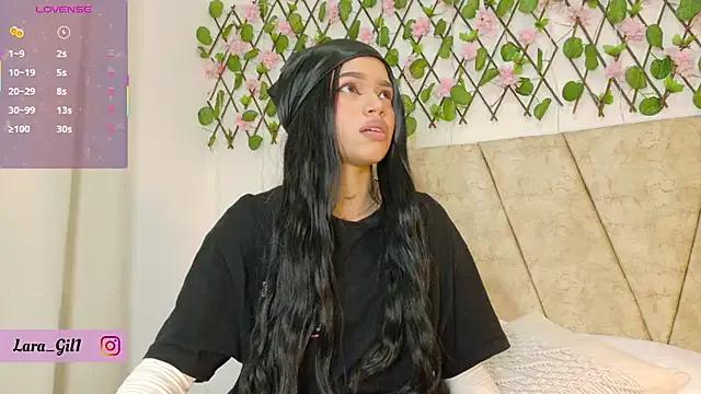 LaraGiil from StripChat is Freechat