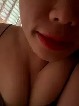 Laura8910 from StripChat is Freechat