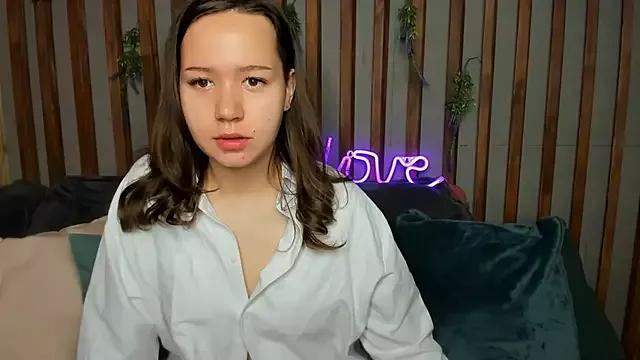 Laura_Ellinss from StripChat is Freechat
