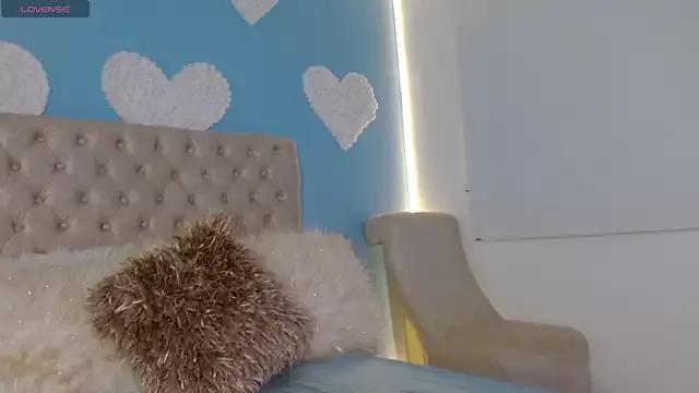 laura_lovely2 from StripChat is Freechat