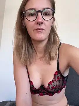 LauraLuxxx from StripChat is Freechat