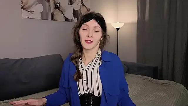 LauraYoungg from StripChat is Freechat