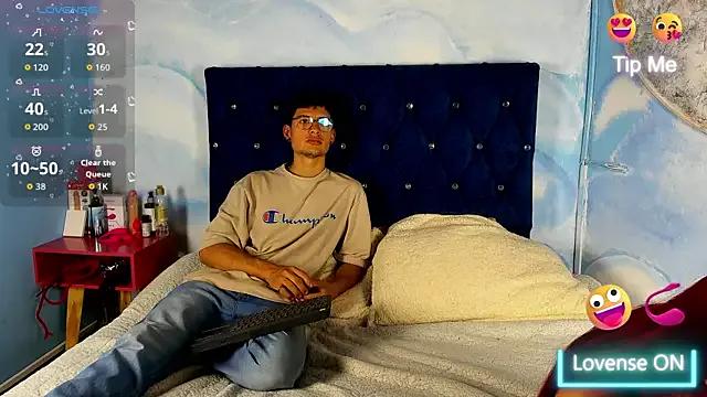 Laylaa_and_Logan from StripChat is Freechat