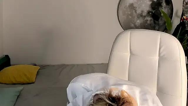 LaylaCookies from StripChat is Freechat