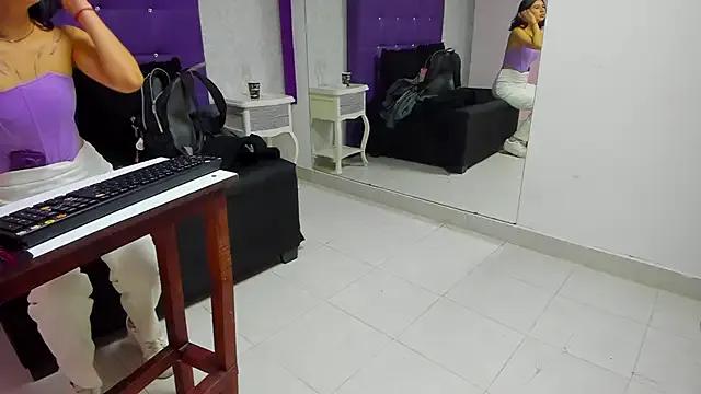 LeaMoreau22 from StripChat is Freechat