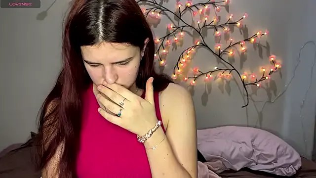 Leeblumie from StripChat is Freechat