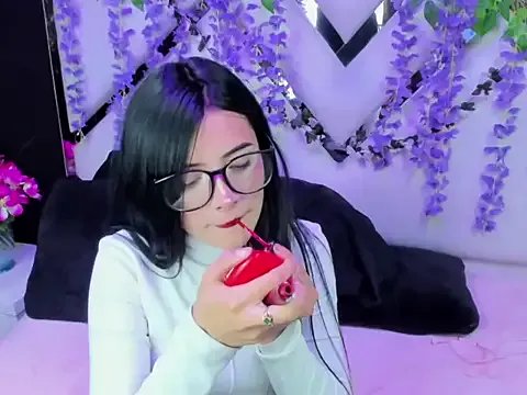 Freechat liinzy_rouse69 on StripChat